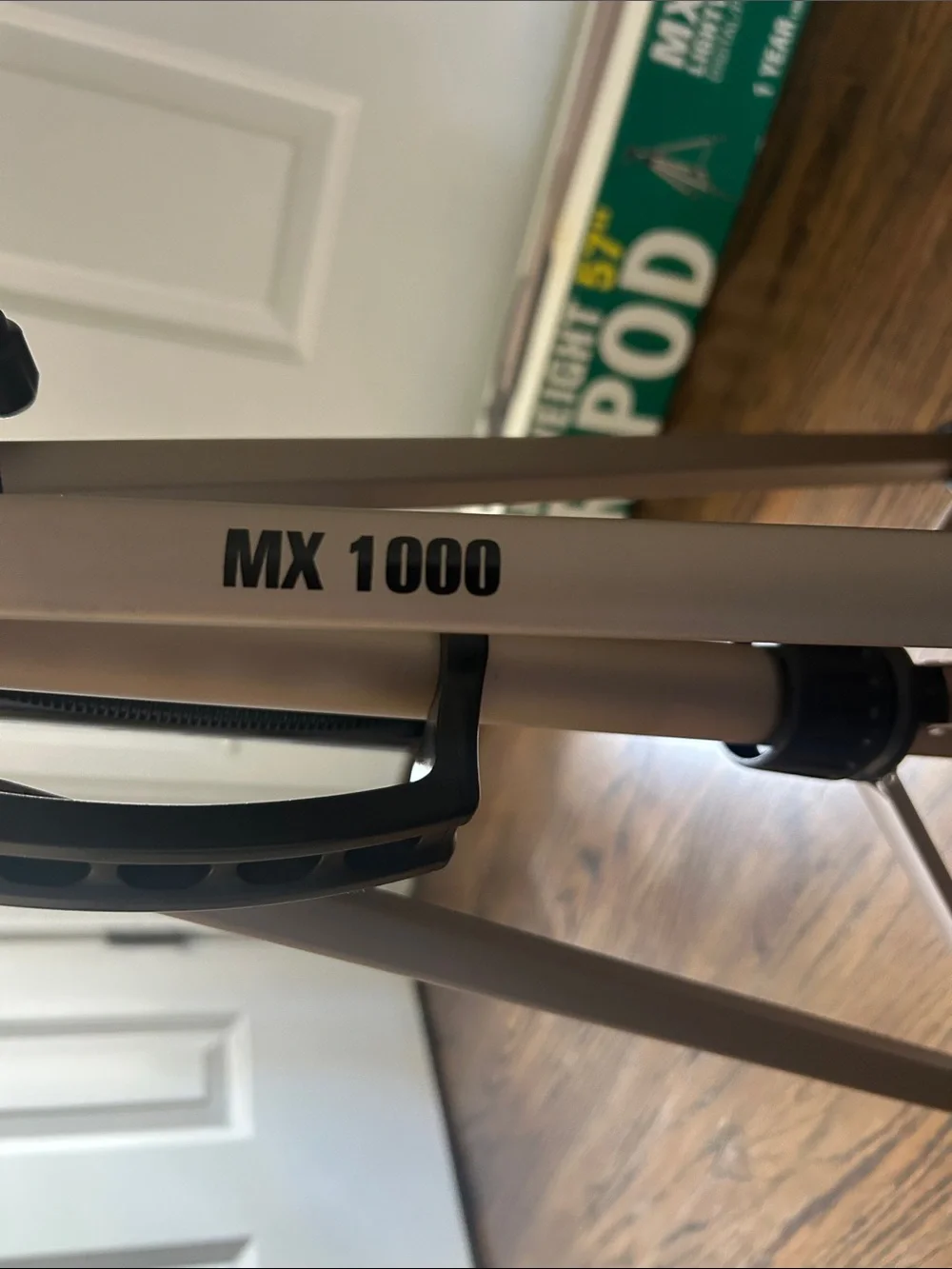 Lightweight Camera Tripod MX 1000 - Portable 57